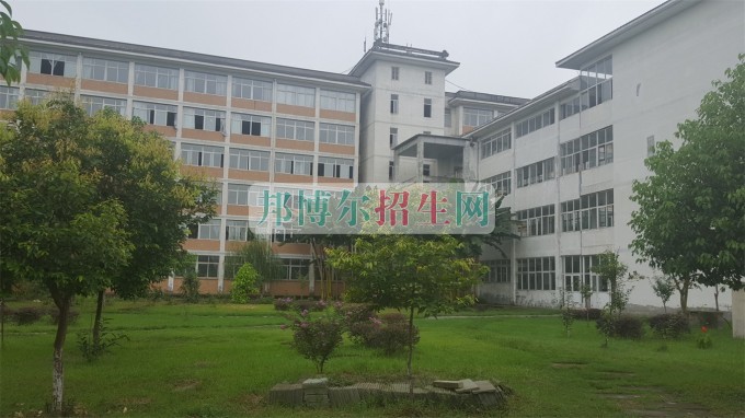 成都信息技術(shù)學(xué)校報名條件、招生對象
