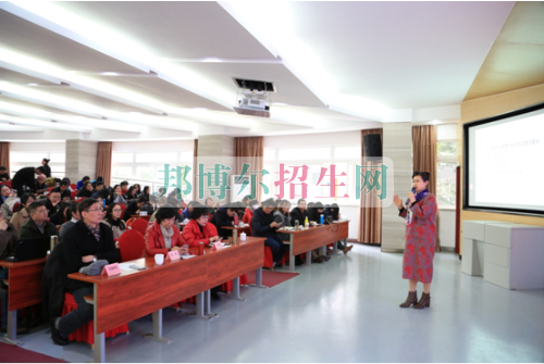 成都航空職業(yè)技術(shù)學院舉行“教學診改”培訓會