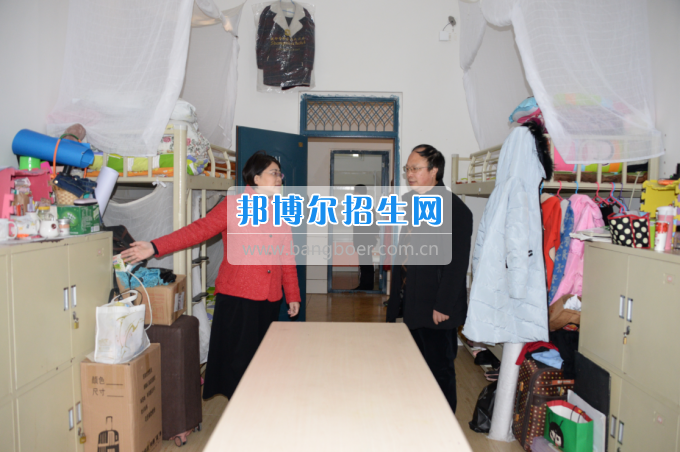 內江市教育局檢查川南幼兒師范高等?？茖W校春季開學工作