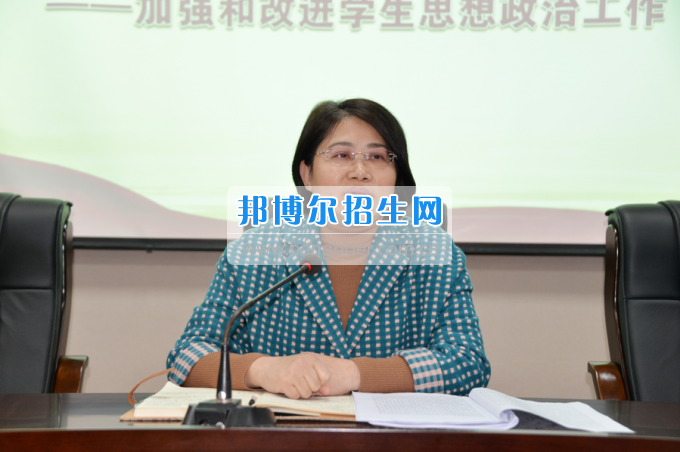 川南幼兒師范高等?？茖W校召開輔導員班主任工作例會加強和改進學生思想政治工作