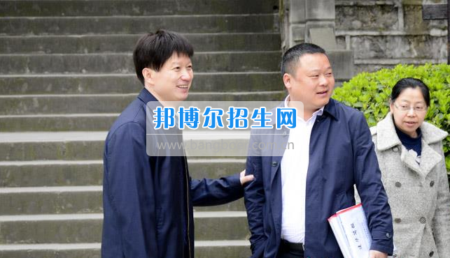 區(qū)委常委、宣傳部長(zhǎng)邱躍峰一行視察南充市建華職業(yè)中學(xué)