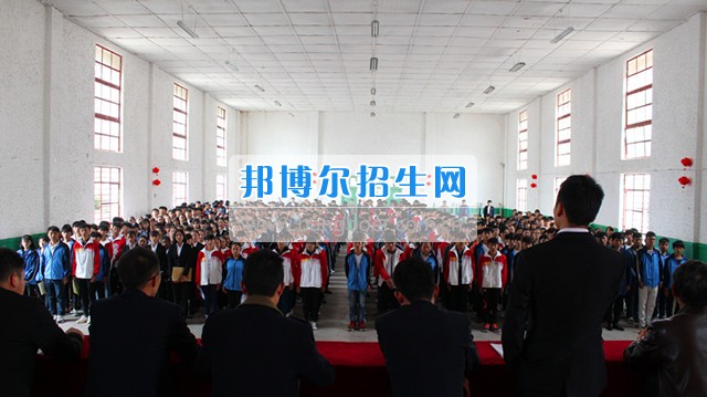 馨知心集團(tuán)、云南動(dòng)高鐵普鐵公司、上海大眾等多家單位在我校舉辦招聘會(huì)