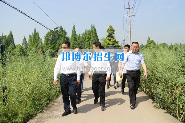 2017年成都農(nóng)業(yè)科技職業(yè)學(xué)院召開(kāi)“校地合作、共建園區(qū)”專題會(huì)
