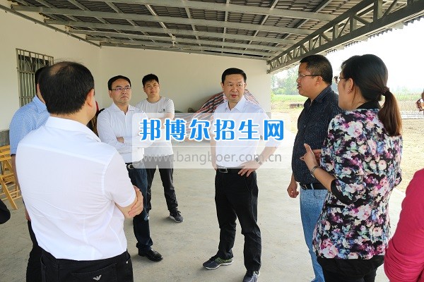 2017年成都農(nóng)業(yè)科技職業(yè)學(xué)院召開(kāi)“校地合作、共建園區(qū)”專題會(huì)