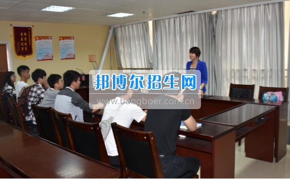 新疆自治區(qū)溫宿縣教育工委到銅仁幼兒師范高等?？茖W(xué)校招聘2017屆畢業(yè)生