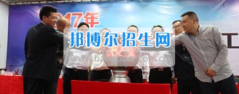 2017年達州市大學生創(chuàng)新創(chuàng)業(yè)工作大會在達州職業(yè)技術學院隆重召開