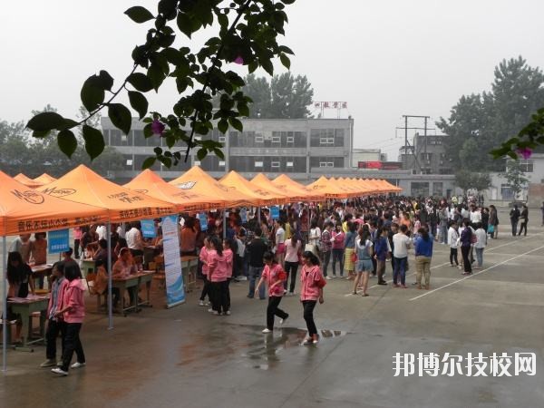 四川人民醫(yī)院護士學(xué)校2019年報名條件、招生對象