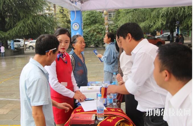 六枝特區(qū)職業(yè)技術(shù)學(xué)校2020年報(bào)名條件、招生要求、招生對(duì)象