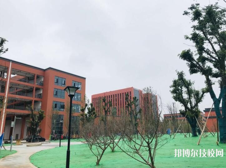 重慶五一高級(jí)技工學(xué)校2020年報(bào)名條件、招生要求、招生對象