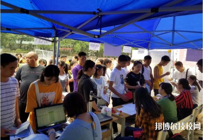 銅仁中等職業(yè)學(xué)校2020年報(bào)名條件、招生要求、招生對(duì)象
