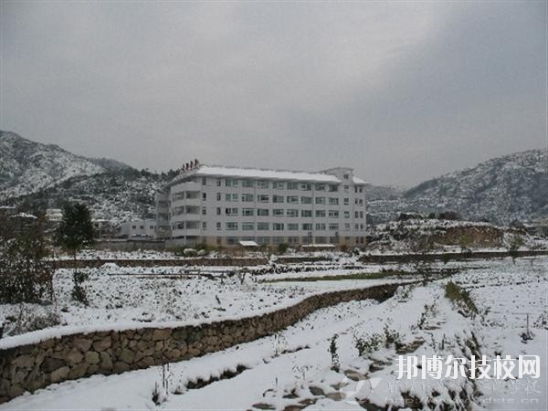樂(lè)清市雁蕩山旅游學(xué)校2020年學(xué)費(fèi)、收費(fèi)多少 