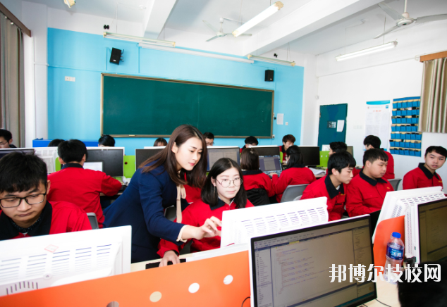 江西機(jī)械高級(jí)技工學(xué)校2020年學(xué)費(fèi)、收費(fèi)多少