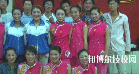 平?jīng)鲂畔⒐こ虒W(xué)校2020年學(xué)費、收費多少