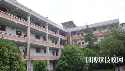 清鎮(zhèn)中等職業(yè)技術(shù)學(xué)校2020年報(bào)名條件、招生要求、招生對(duì)象