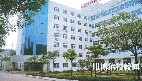 國營八二一廠技工學(xué)校2020年報名條件、招生要求、招生對象