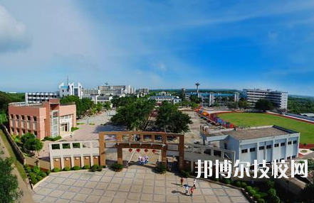 重慶青山工業(yè)技工學校2020年報名條件、招生要求、招生對象