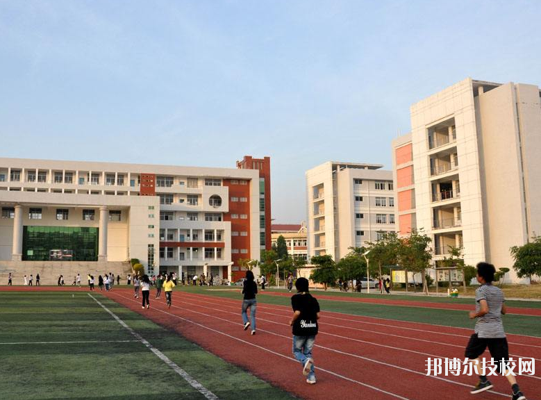 重慶青山工業(yè)技工學(xué)校怎么樣、好不好