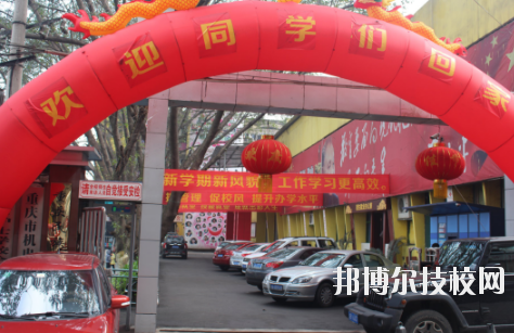 重慶機(jī)電技工學(xué)校2020年報名條件、招生要求、招生對象