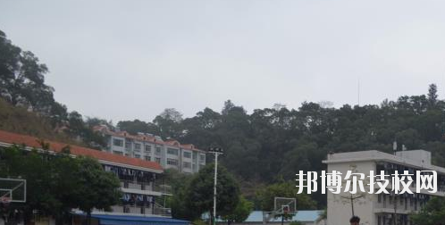 廣西右江民族商業(yè)學(xué)校怎么樣、好不好