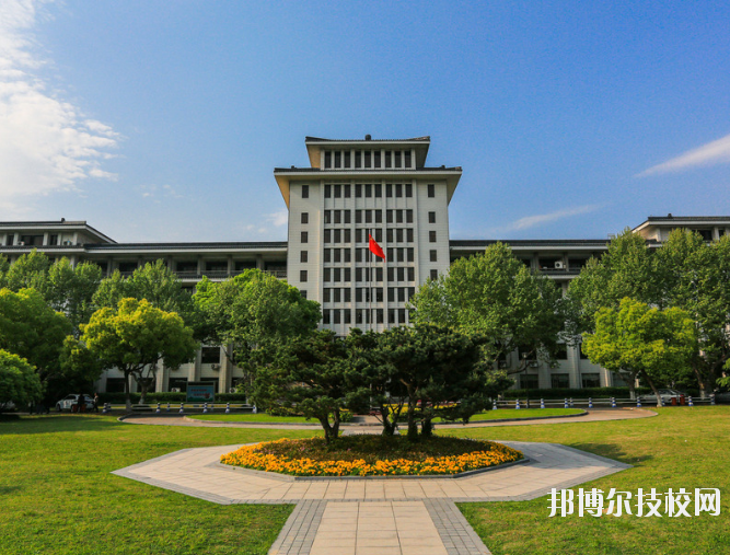 重慶旅游學(xué)校建勝分校2020年報(bào)名條件、招生要、招生對象求