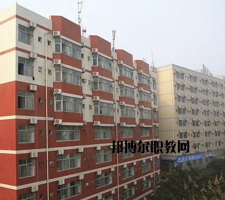 重慶機電工業(yè)學(xué)校2020年報名條件、招生要求、招生對象