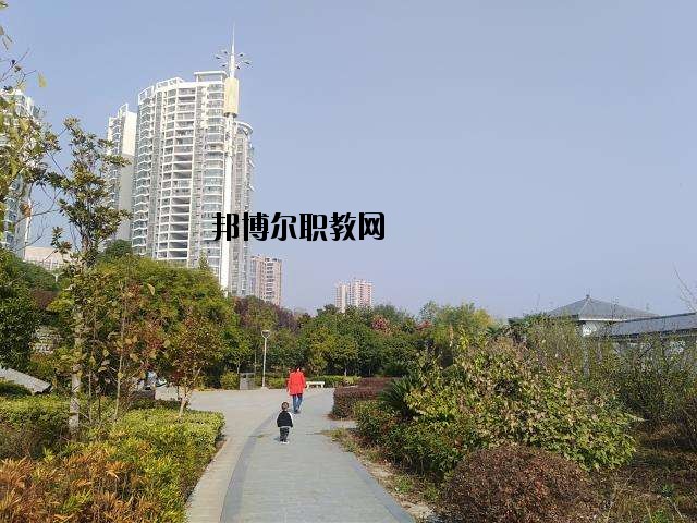 蓮花職業(yè)技術(shù)學(xué)校2020年報(bào)名條件、招生要求、招生對(duì)象