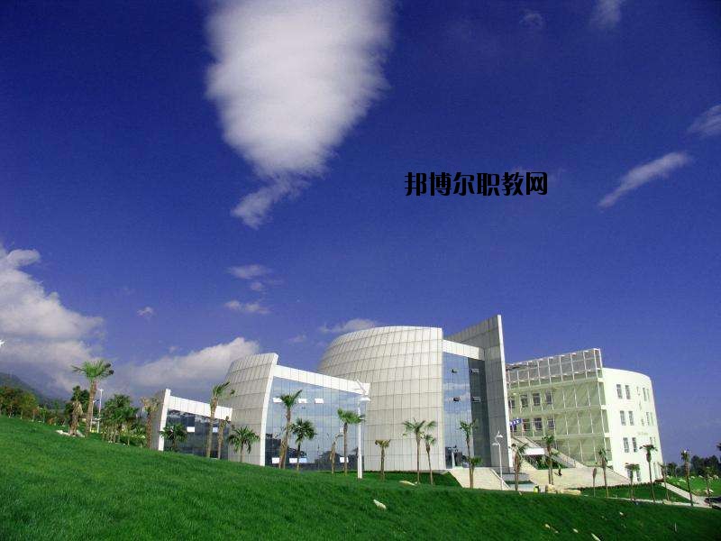 來鳳中等職業(yè)技術(shù)學(xué)校2020年報名條件、招生要求、招生對象