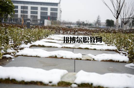 江蘇高港中等專業(yè)學校2020年報名條件、招生要求、招生對象
