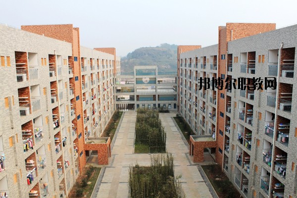 曲靖馬龍縣職業(yè)技術(shù)學(xué)校2020年報(bào)名條件、招生要求、招生對象