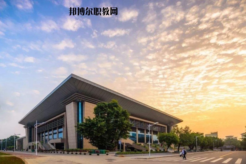 咸寧生物機(jī)電工程學(xué)校2020年報名條件、招生要求、招生對象