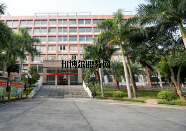 重慶華陽技工學(xué)校2020年報(bào)名條件、招生要求、招生對象