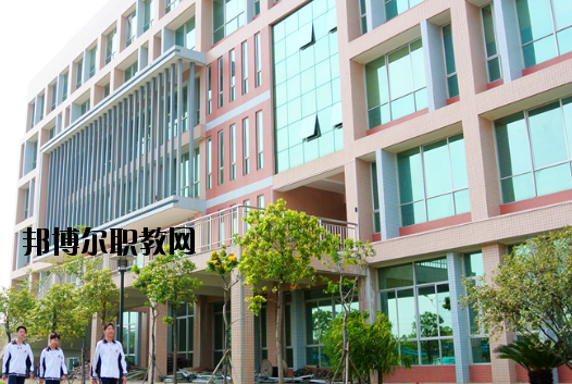 東莞信息技術(shù)學(xué)校2020年報(bào)名條件、招生要求、招生對(duì)象