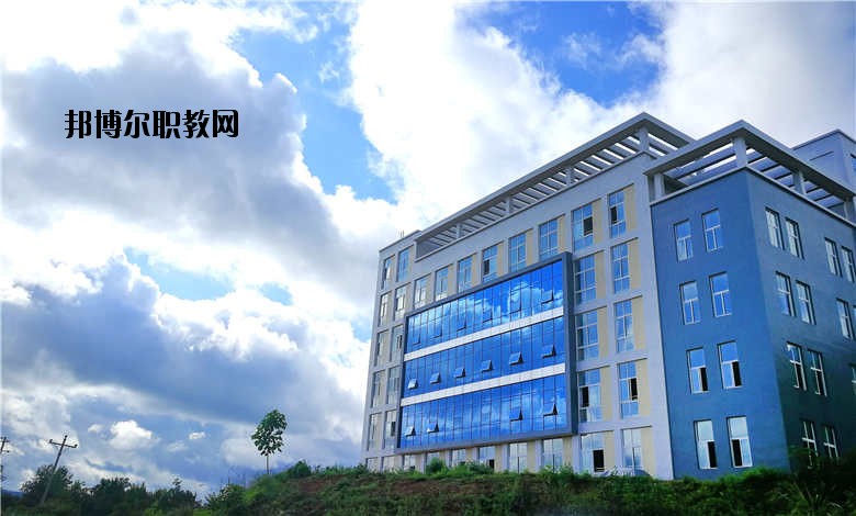 四川省南充衛(wèi)生學校2020年報名條件、招生要求、招生對象