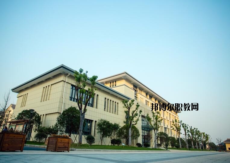 龍游縣職業(yè)技術(shù)學(xué)校2020年報(bào)名條件、招生要求、招生對(duì)象