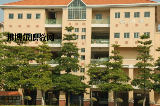 東莞商業(yè)學(xué)校2020年報名條件、招生要求、招生對象