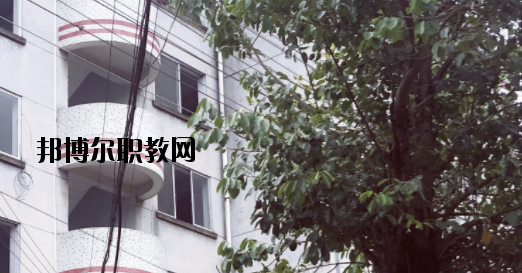 廣西工貿(mào)職業(yè)技術(shù)學(xué)校2020年報名條件、招生要求、招生對象 