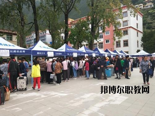 阿壩衛(wèi)生學(xué)校2020年報名條件、招生要求、招生對象