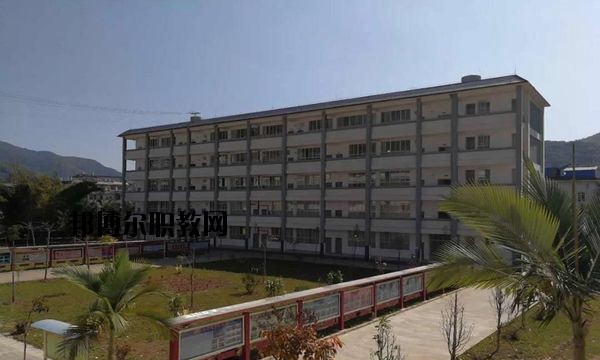 瀾滄縣職業(yè)高級中學2020年學費、收費多少