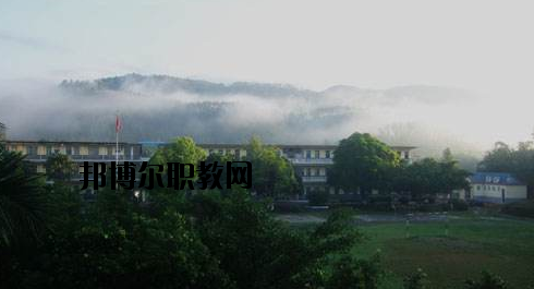東興中等職業(yè)技術學校2020年報名條件、招生要求、招生對象 