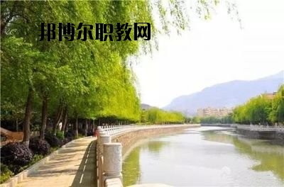 華坪縣職業(yè)高級(jí)中學(xué)2020年報(bào)名條件、招生要求、招生對(duì)象