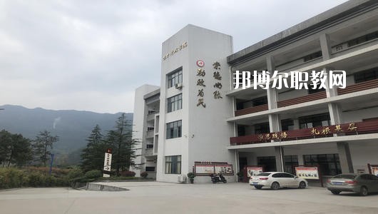巴中市巴州區(qū)化成職業(yè)中學校2020年招生辦聯系電話