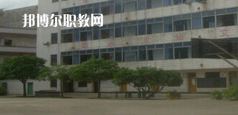 玉林市嶺南工業(yè)學(xué)校2020年報名條件、招生要求、招生對象