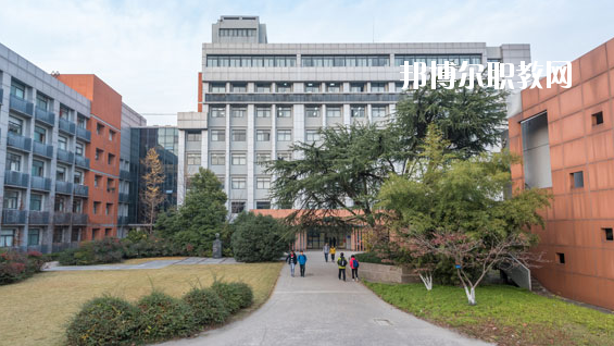 臨夏州民族學(xué)校2020年報名條件、招生要求、招生對象