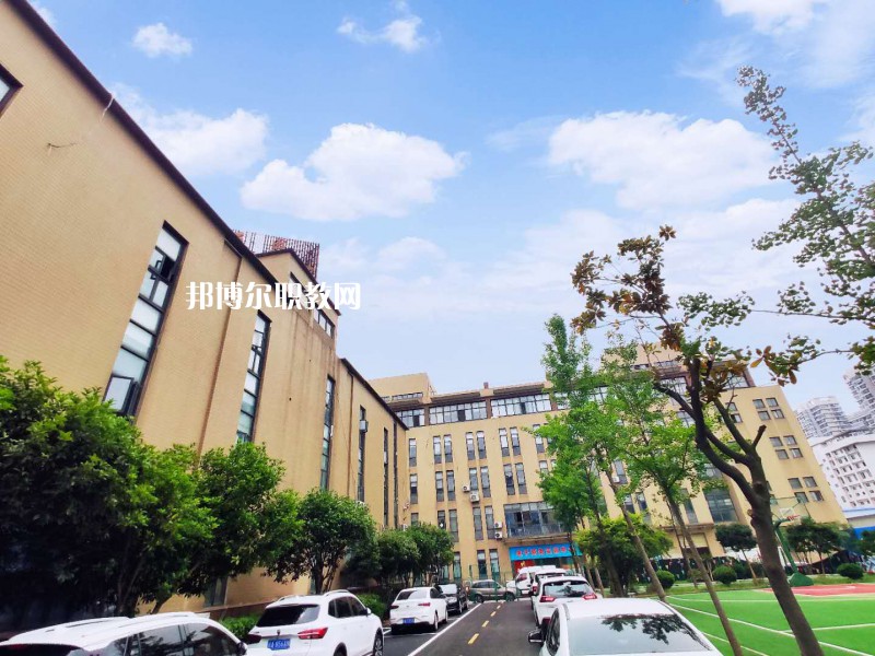 合肥中科信息工程技工學(xué)校2022年招生辦聯(lián)系電話(huà)