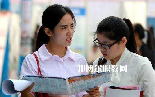 成都2021年幼師學(xué)校中專升大?？际裁? width=