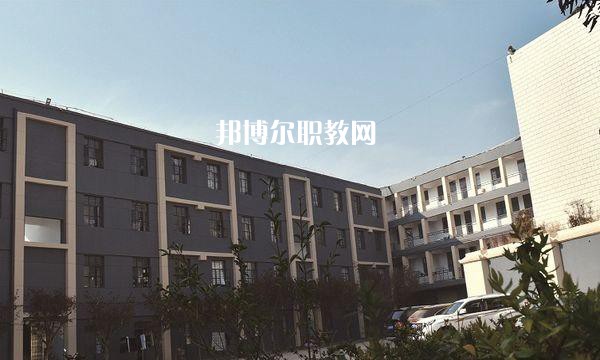 云南冶金高級(jí)技工學(xué)校2021年學(xué)費(fèi)。收費(fèi)多少