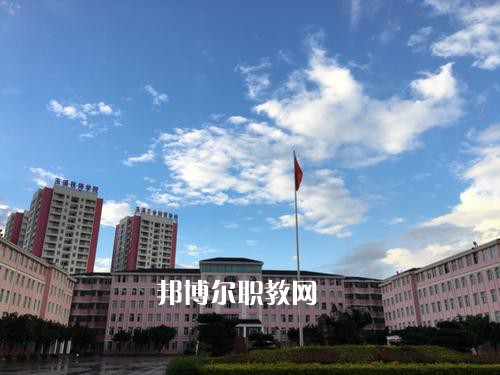 玉溪工業(yè)財貿(mào)學(xué)校2021年學(xué)費。收費多少