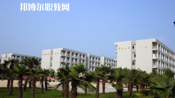 云南夏蒙衛(wèi)生學校2021年學費、收費多少