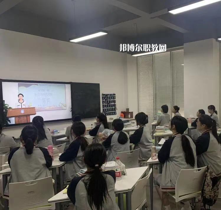 江蘇南京技師學(xué)院2022年報名條件、招生要求、招生對象