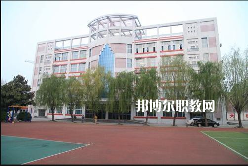 重慶輕工業(yè)技工學(xué)校2022年學(xué)費、收費多少 